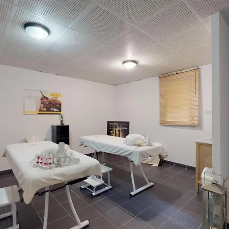 Hameau 8 203 & Piscine Studio 4 Pers